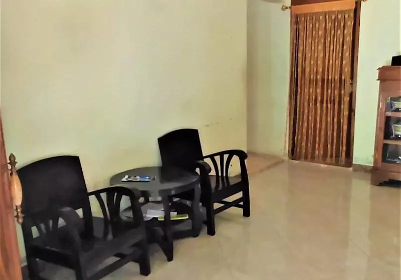 ペンション Homestay Sudiono
