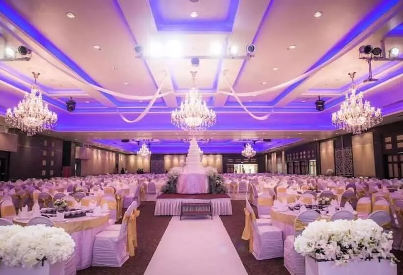 Hotelli Jolly Suites Petkasem