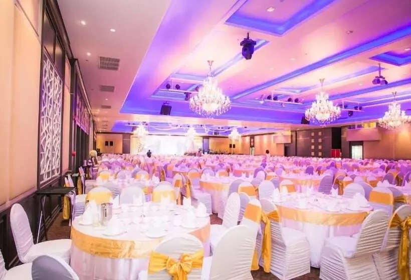 Hotelli Jolly Suites Petkasem