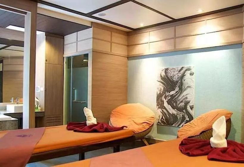 Hotelli Jolly Suites Petkasem