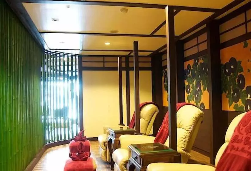 Hotelli Jolly Suites Petkasem