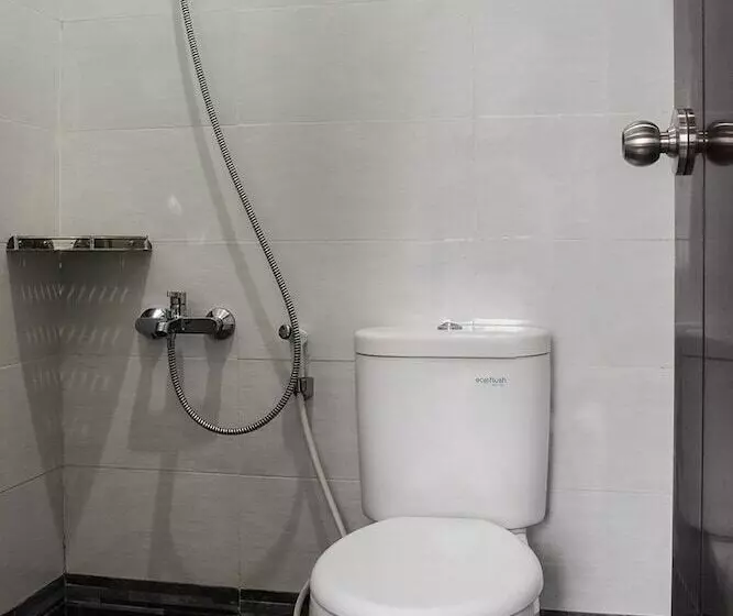 Hotel Oyo 3251 D Daun Inn