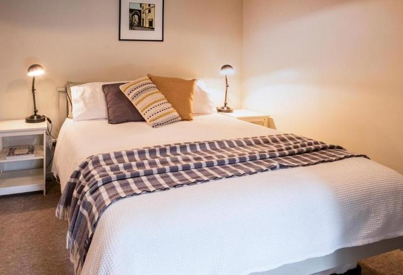 Aggie S Bed & Breakfast