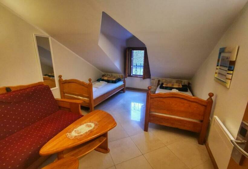 هاستل Old Town Homestel