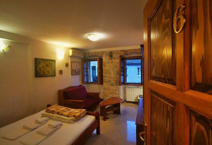 هاستل Old Town Homestel