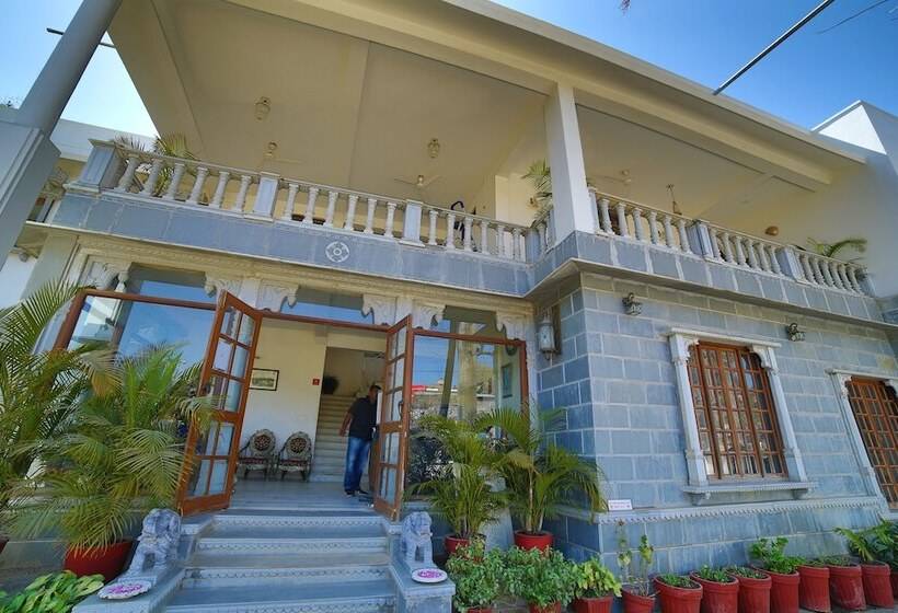 בית מלון כפרי Gorbandh Mount Abu