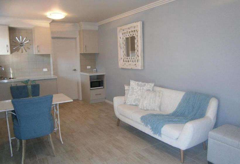 호텔 Kindred Studio Apartments