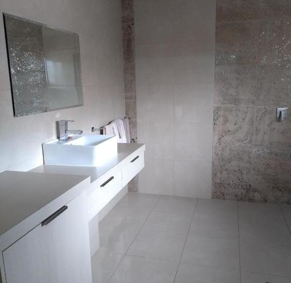 호텔 Kindred Studio Apartments