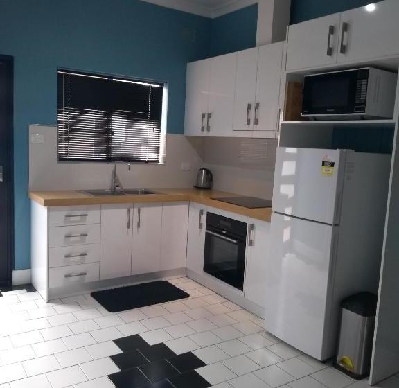 호텔 Kindred Studio Apartments