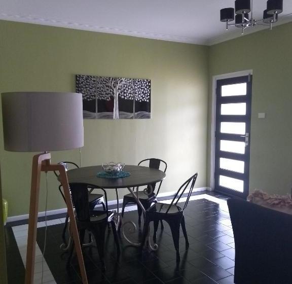 호텔 Kindred Studio Apartments