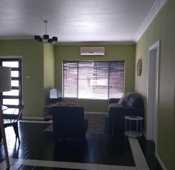 호텔 Kindred Studio Apartments