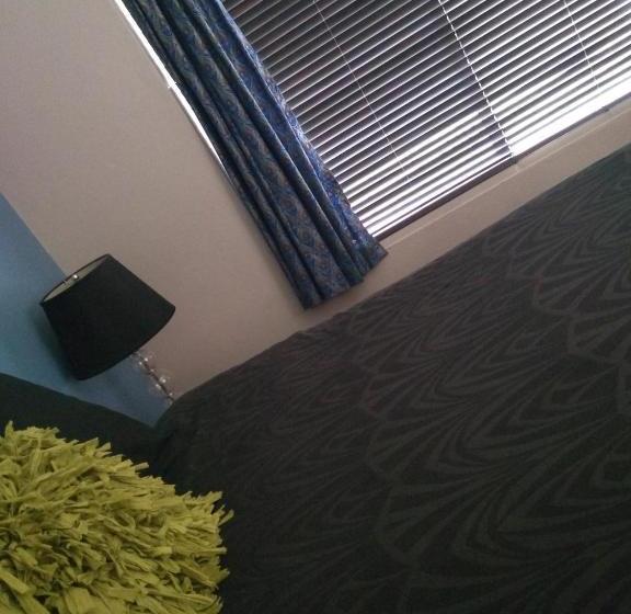 호텔 Kindred Studio Apartments