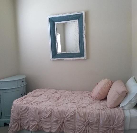 호텔 Kindred Studio Apartments