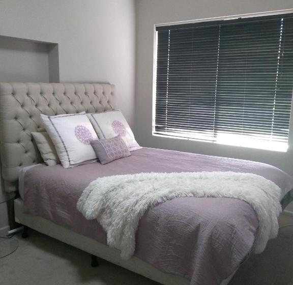 호텔 Kindred Studio Apartments