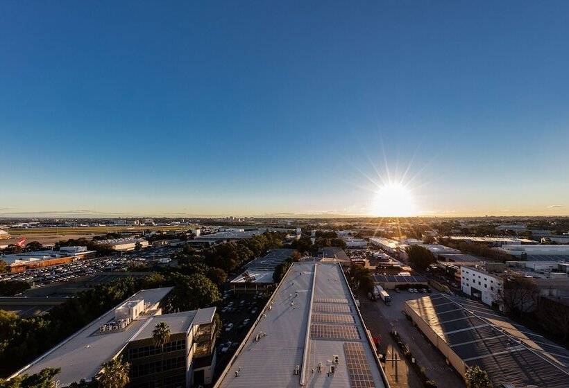 Отель Meriton Suites Mascot Central