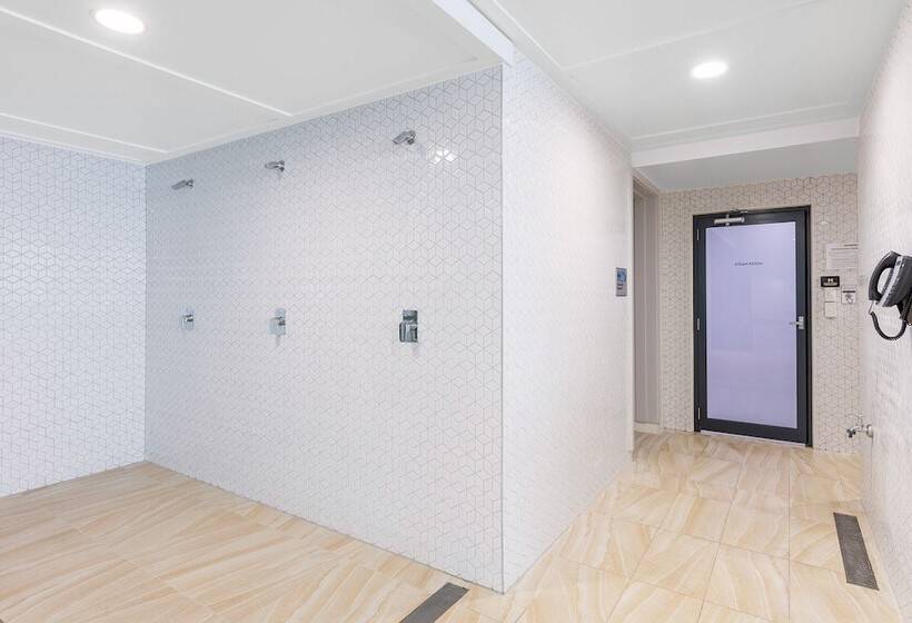 Отель Meriton Suites Mascot Central