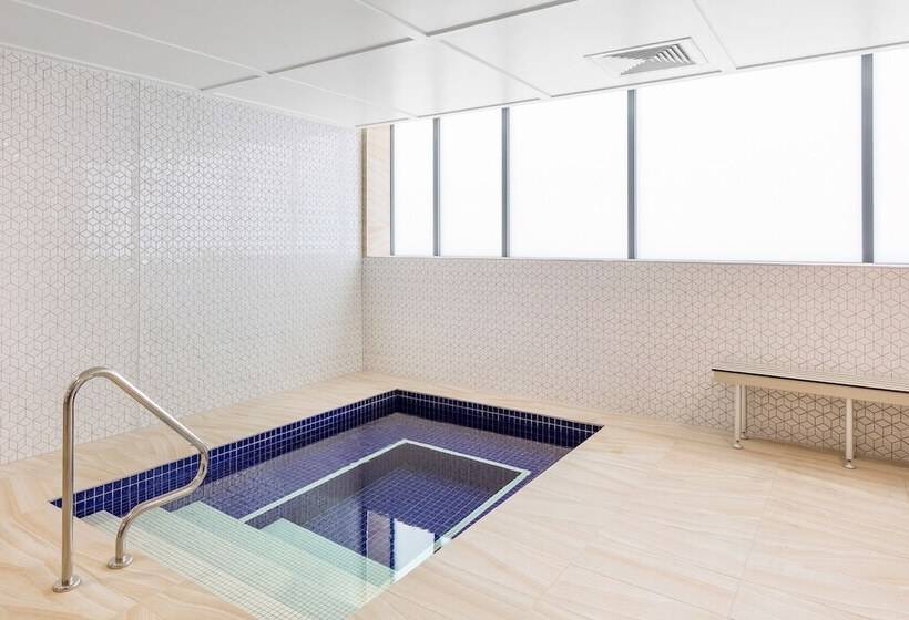 Отель Meriton Suites Mascot Central