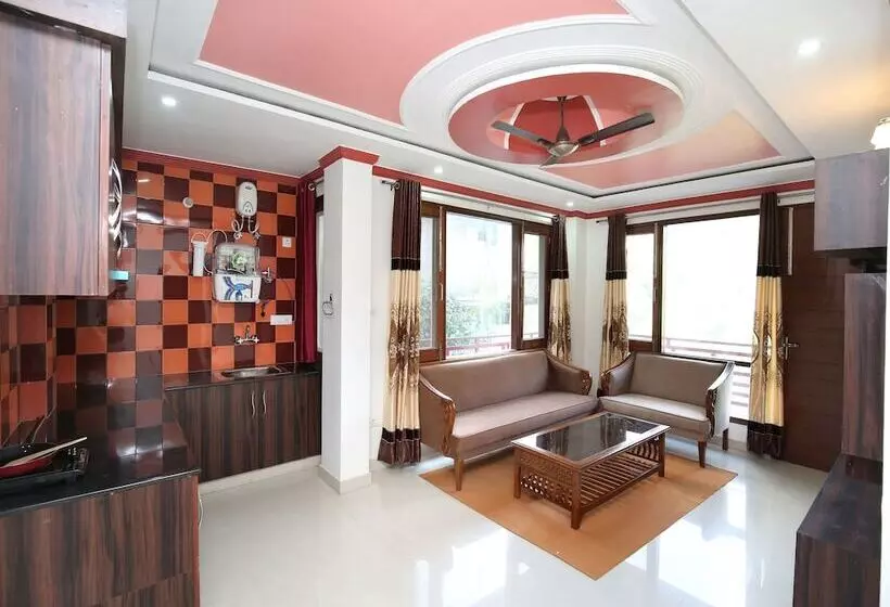 Hotelli Oyo 17174 Home Modern 2bhk Kumarhatti