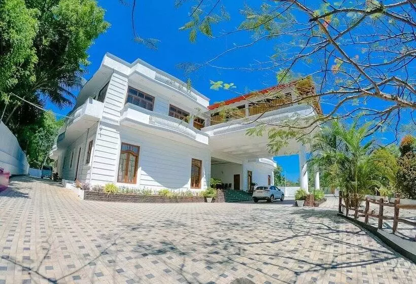 Hotelli Pearl White Palace