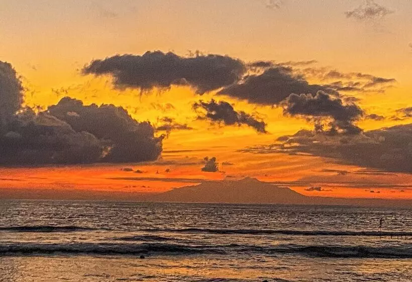 Hotelli Swan Beach Inn
