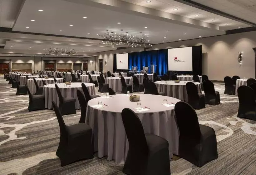 فندق Cleveland Marriott East