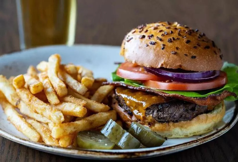 فندق Cleveland Marriott East