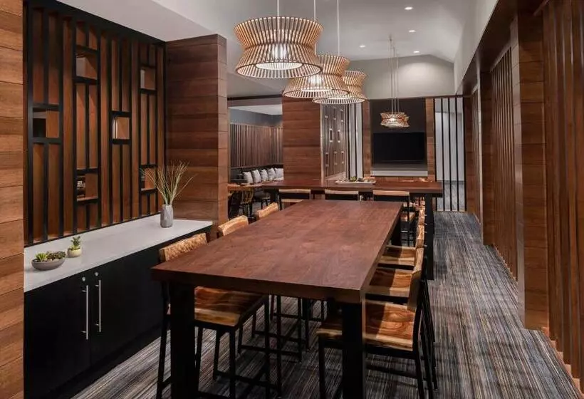 فندق Cleveland Marriott East