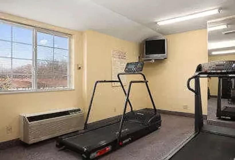 هتل Days Inn & Suites By Wyndham Lafayette In