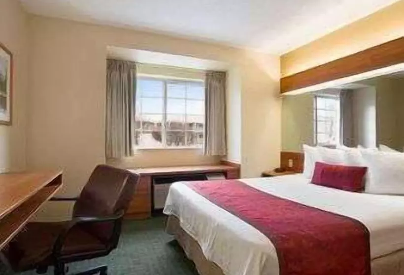 هتل Days Inn & Suites By Wyndham Lafayette In