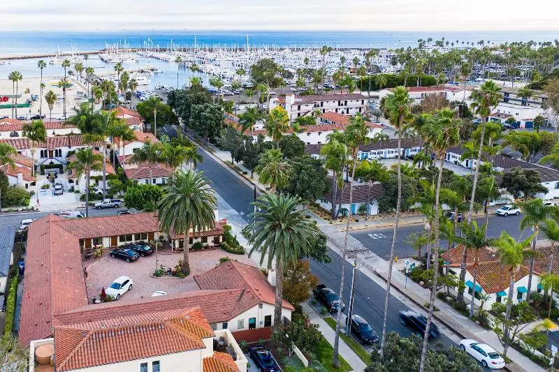 בית מלון כפרי Harbor House Inn