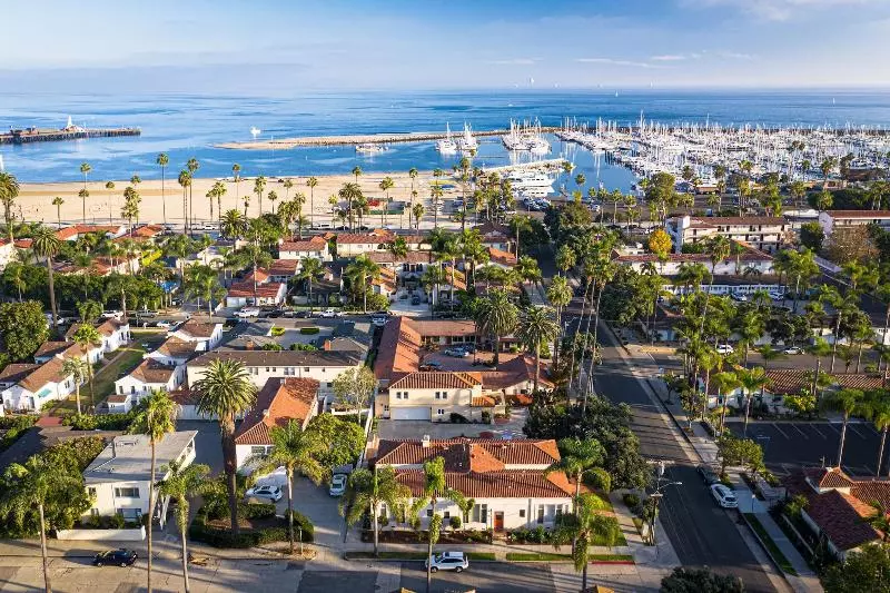 בית מלון כפרי Harbor House Inn