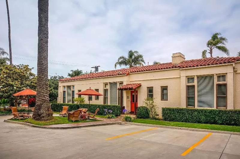 בית מלון כפרי Harbor House Inn