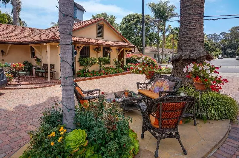 בית מלון כפרי Harbor House Inn