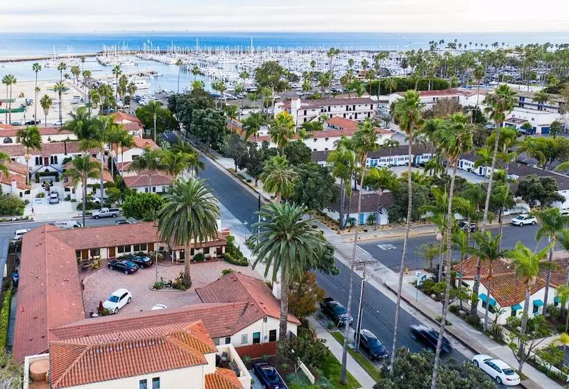 בית מלון כפרי Harbor House Inn