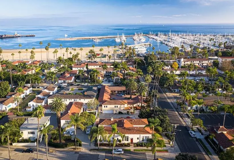 בית מלון כפרי Harbor House Inn