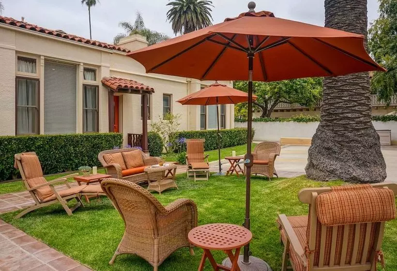 בית מלון כפרי Harbor House Inn