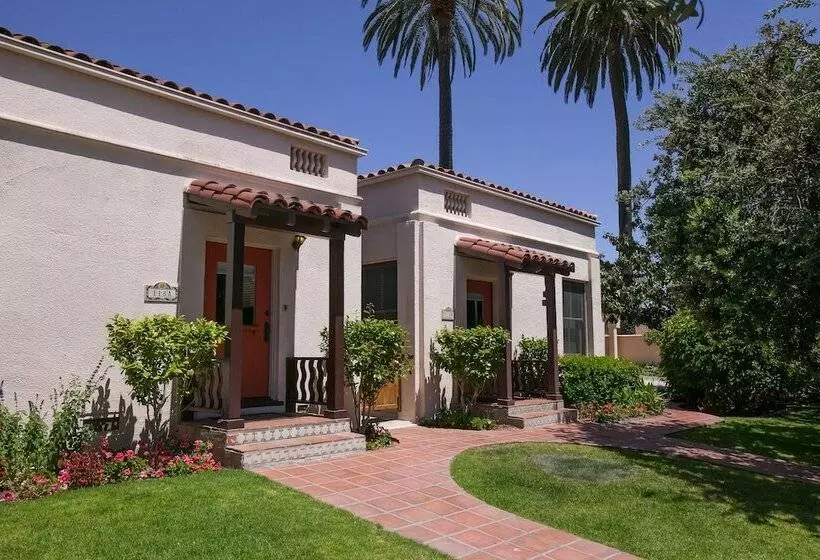 בית מלון כפרי Harbor House Inn