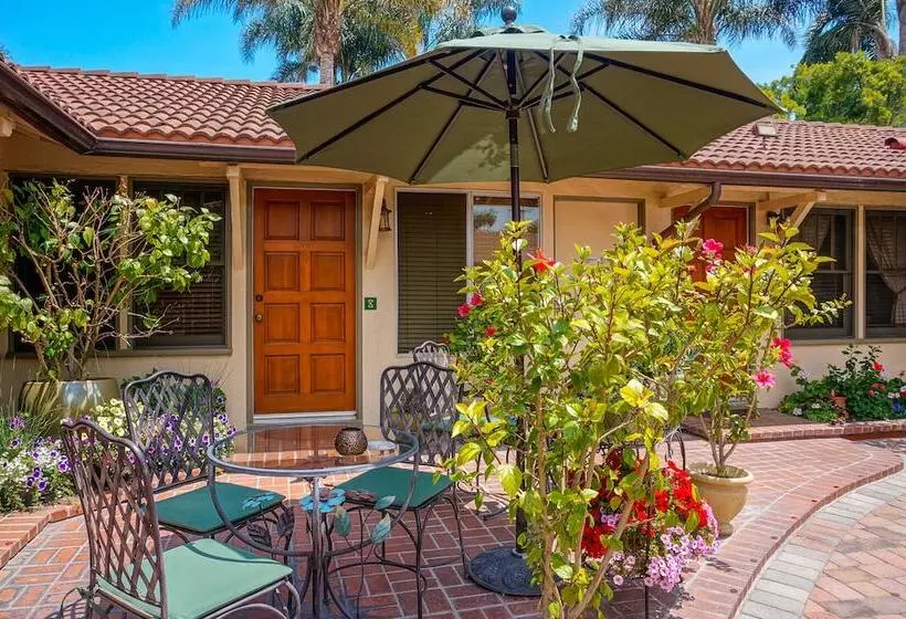 בית מלון כפרי Harbor House Inn