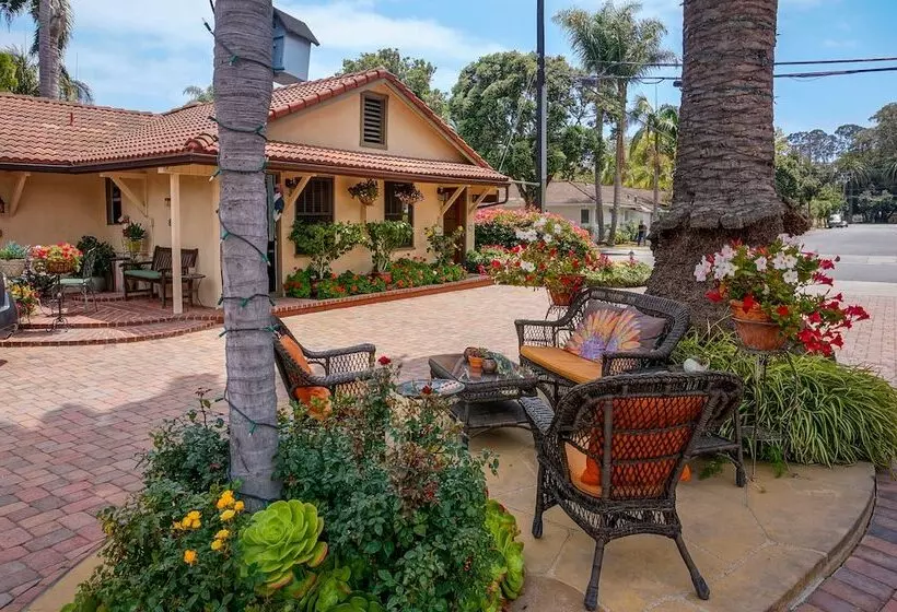 בית מלון כפרי Harbor House Inn