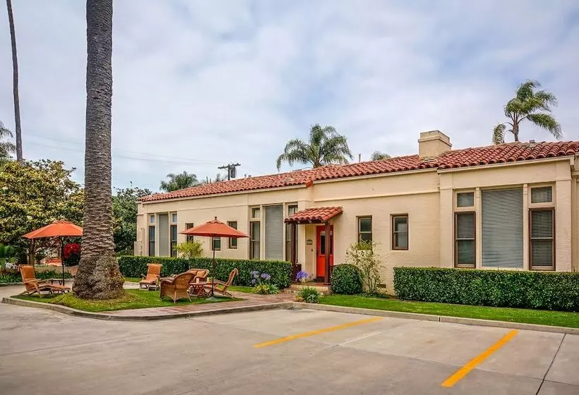 בית מלון כפרי Harbor House Inn