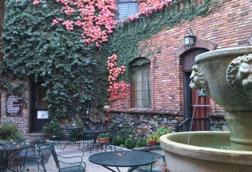 فندق Historic Cary House