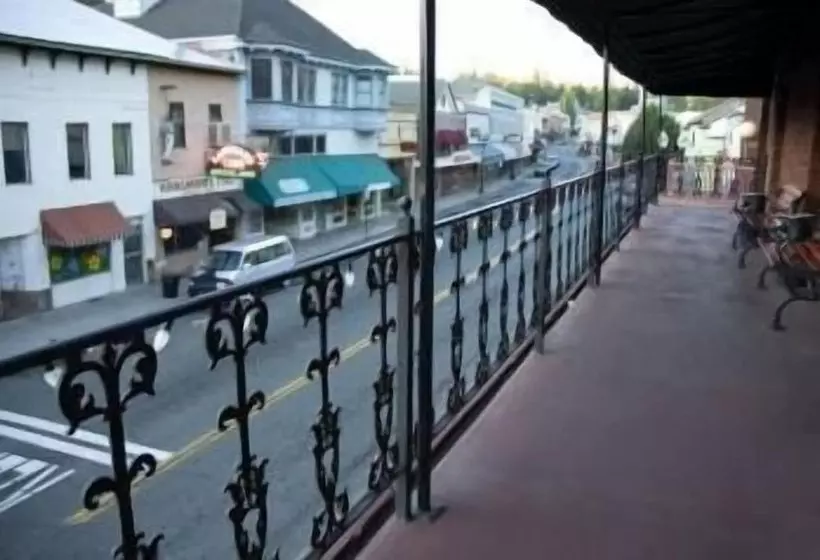 ホテル Historic Cary House