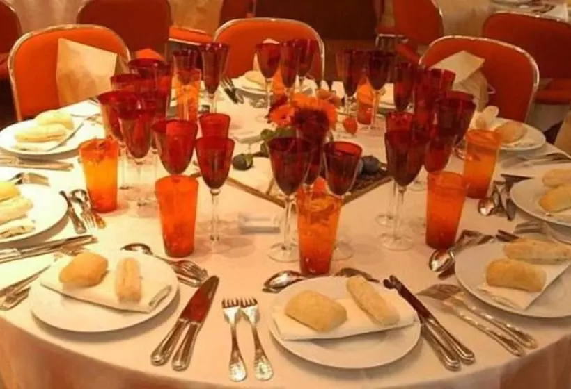 ホテル Historic Cary House