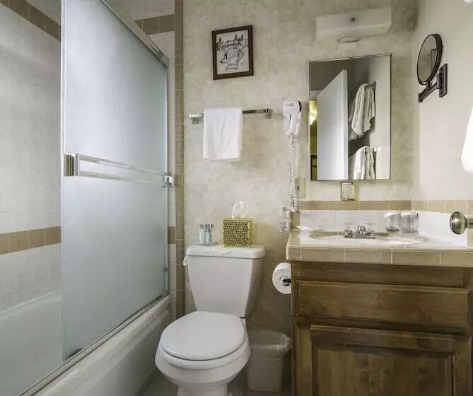 ホテル Historic Cary House