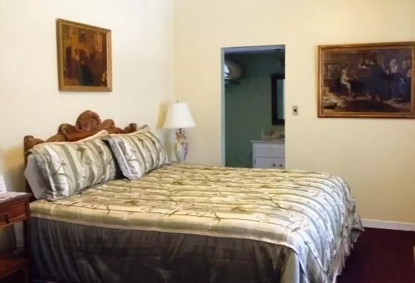 ホテル Historic Cary House