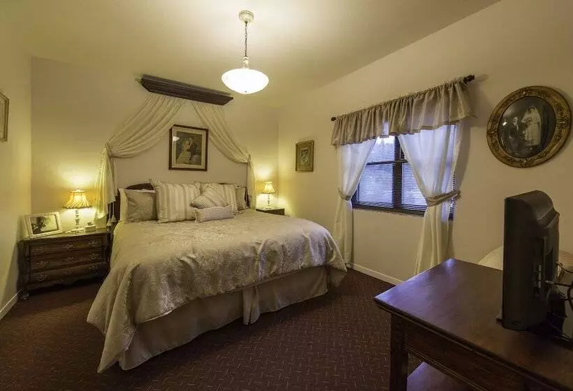 ホテル Historic Cary House