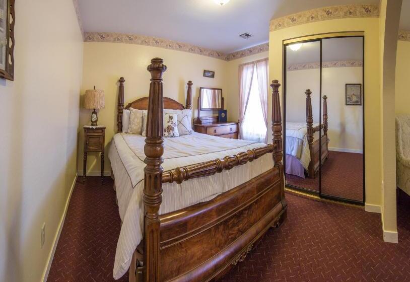 فندق Historic Cary House