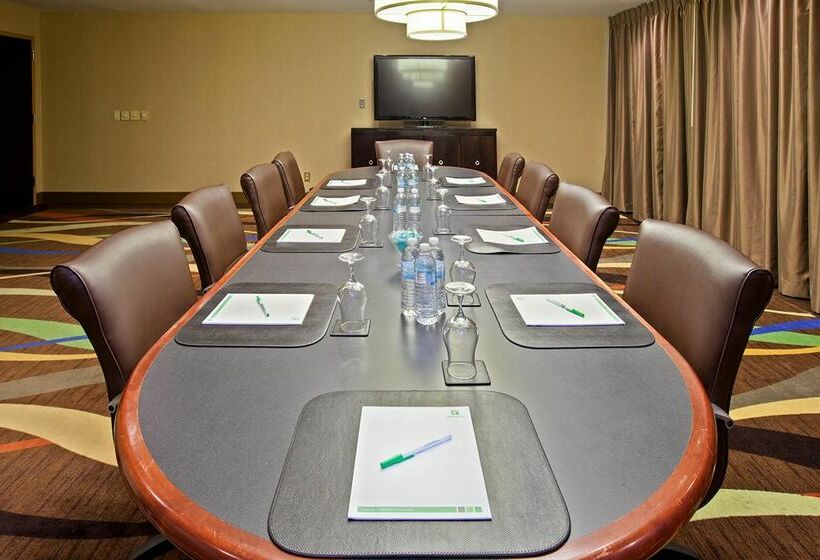 فندق Holiday Inn Evansville Airport