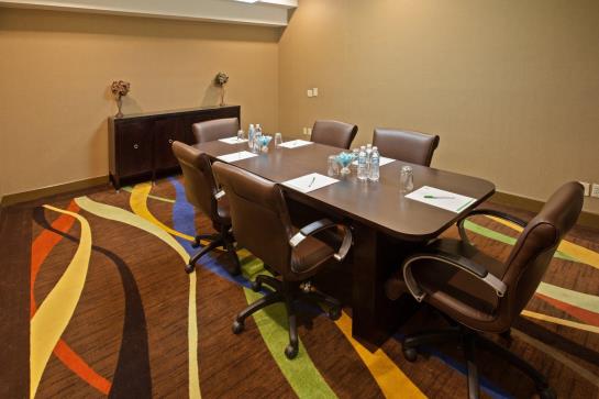 فندق Holiday Inn Evansville Airport