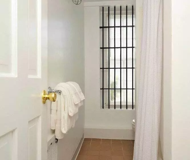 בית מלון כפרי Jailhouse Inn